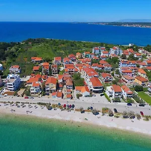 studio-apartments-pavin.hotelinzadar.com/